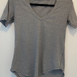 Lululemon striped rounded bottoms tee